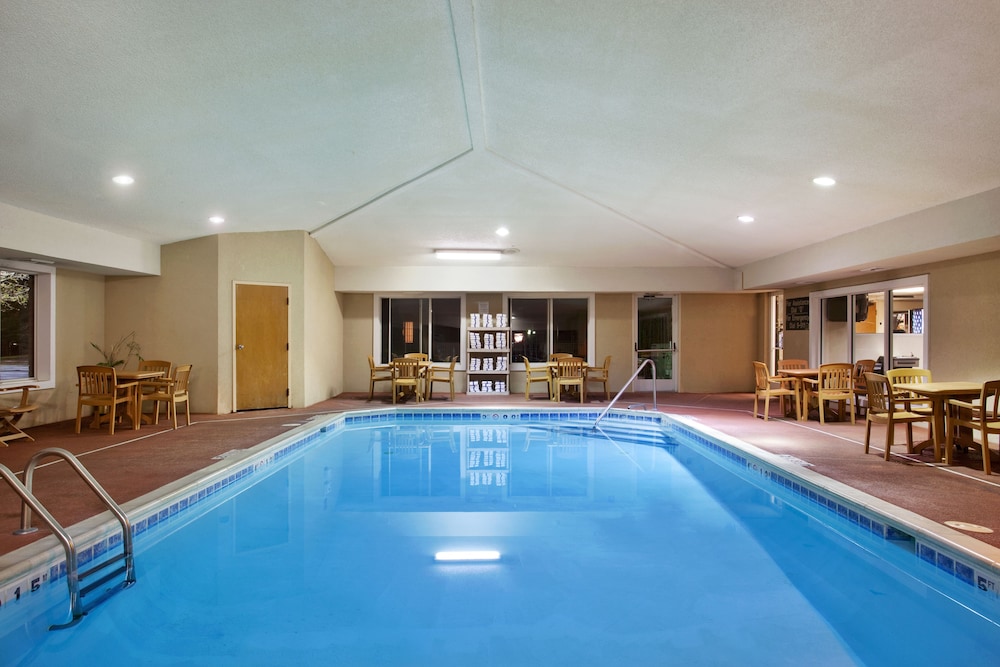 Holiday Inn Express & Suites St Joseph by IHG - photo 54