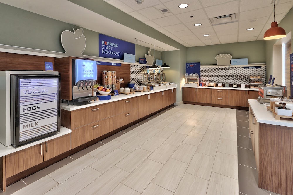 Holiday Inn Express & Suites Albuquerque East by IHG - photo 23