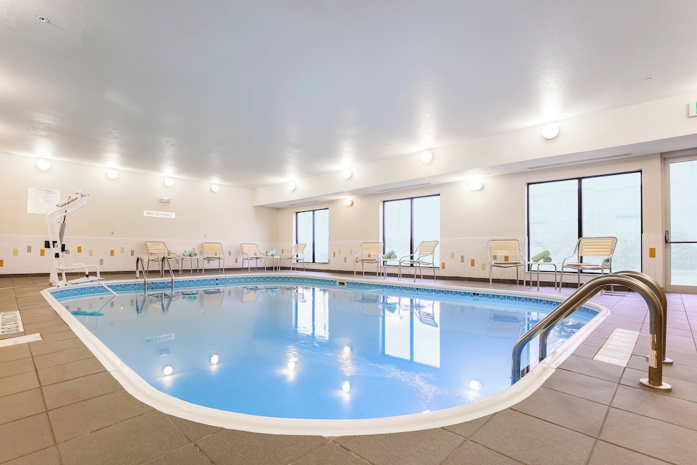 Fairfield Inn & Suites Victoria - photo 11