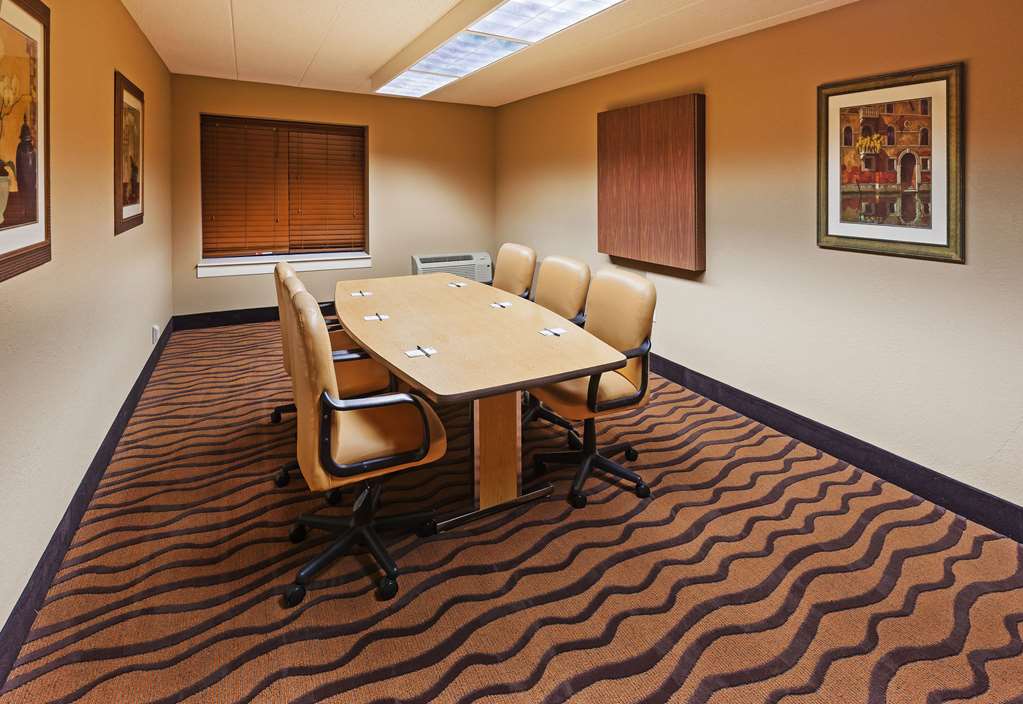 AmericInn by Wyndham Omaha - photo 18