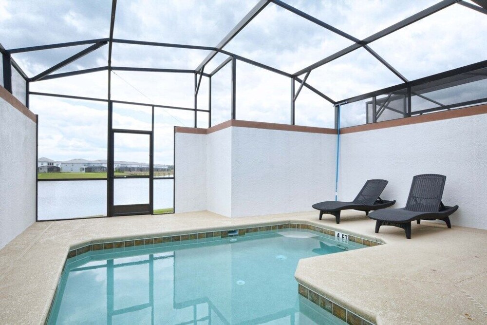Storey Lake 5 Bedroom Townhome W splashpool 1630st Townhouse by Redawning Kissimmee — 4-Star Luxury Hotel in Kissimmee, United States