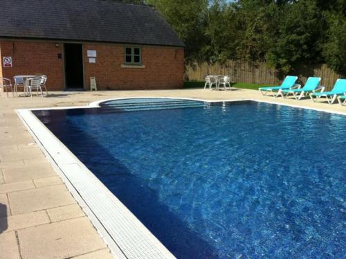 Castleford Cottage Lowermill Estate — 4-Star Luxury Hotel in Cirencester, United Kingdom