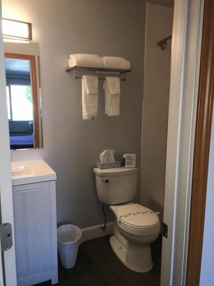 Aircrest Motel - photo 18
