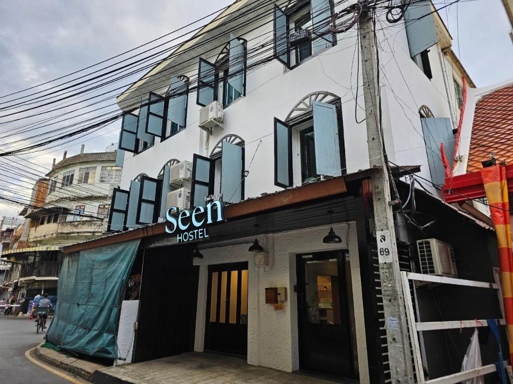 Seen Hostel Bangkok The Riverwalk — 5-Star Luxury Hotel in Bangkok, Thailand