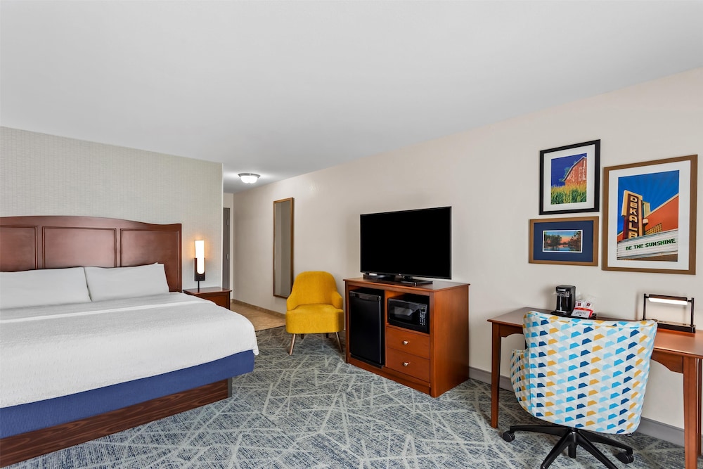 Hampton Inn DeKalb IL - photo 17