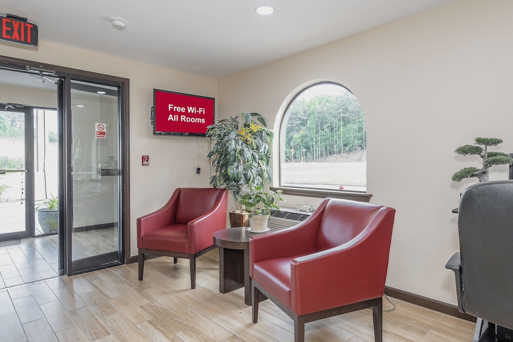 Red Roof Inn & Suites Rome - photo 29