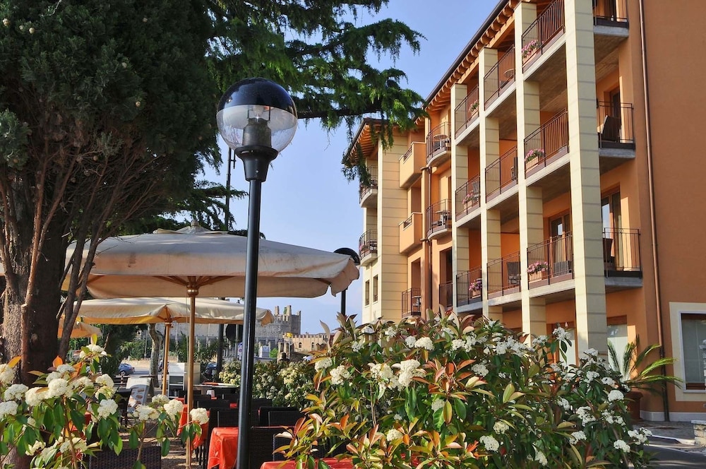 Hotel Lido — hotel in Torri Del Benaco