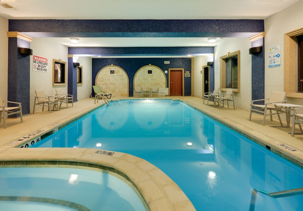 Holiday Inn Express & Suites Burleson Ft. Worth by IHG - photo 12