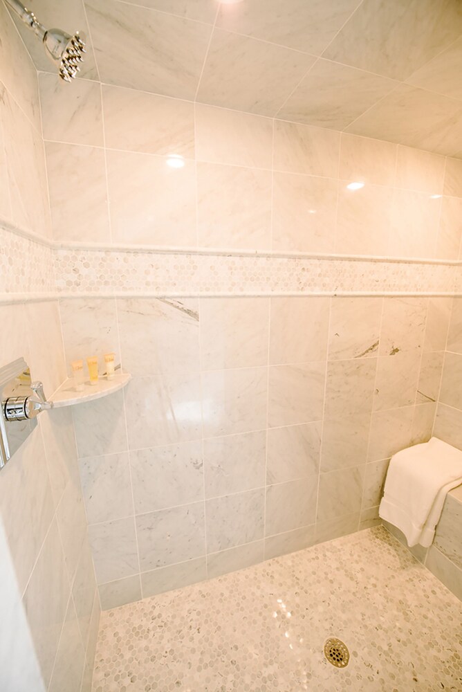 The Newport Inn - photo 42