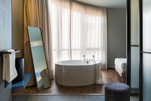 Muralla Sevilla Suites By Lola — Sevilla
