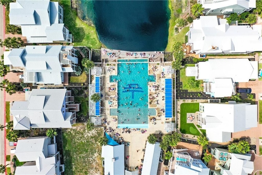 High Tide 243 Hi — 4-Star Luxury Hotel in Port Aransas, United States