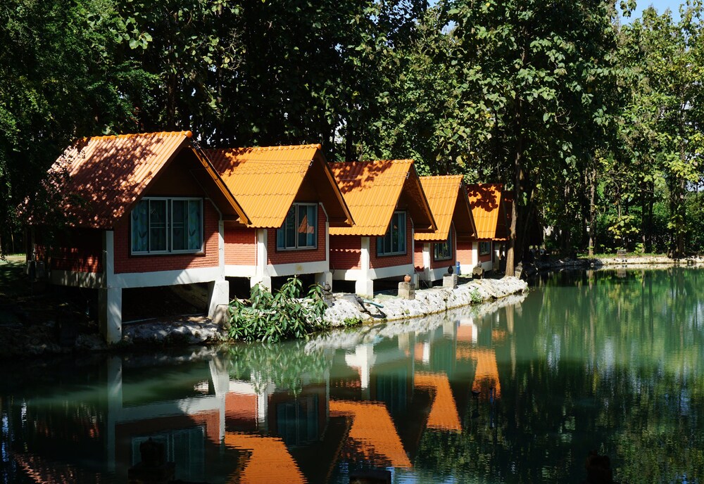Phrom Prathan Resort - last minute hotel in Chai Prakan