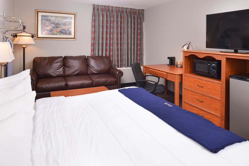New Victorian Inn & Suites - photo 10