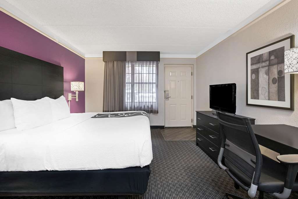 La Quinta Inn by Wyndham Fresno Yosemite - photo 33