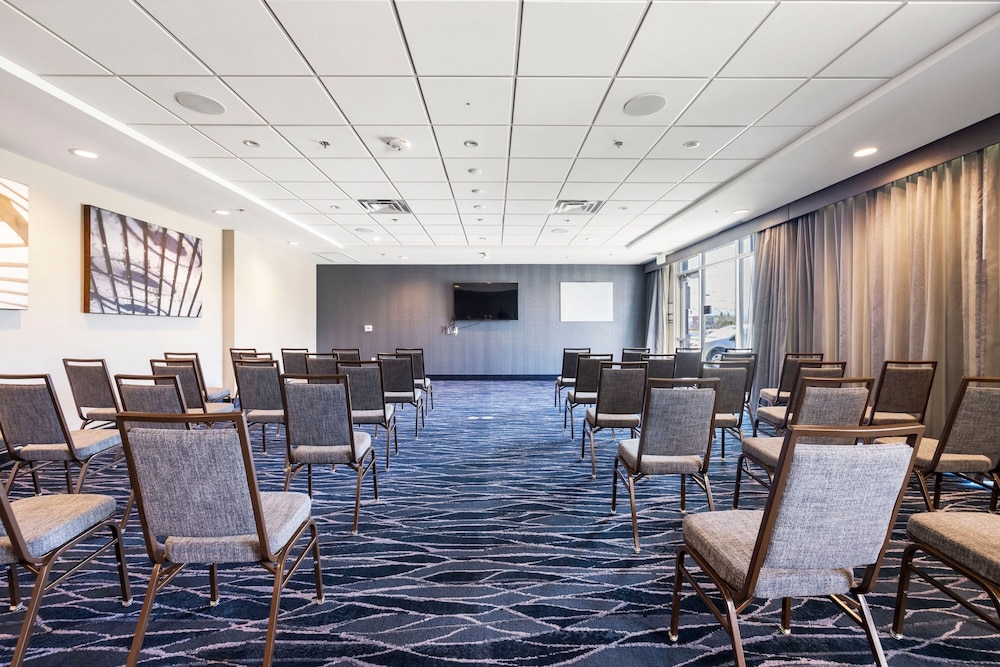 Fairfield by Marriott Inn & Suites San Francisco Airport Oyster Point Area - photo 36