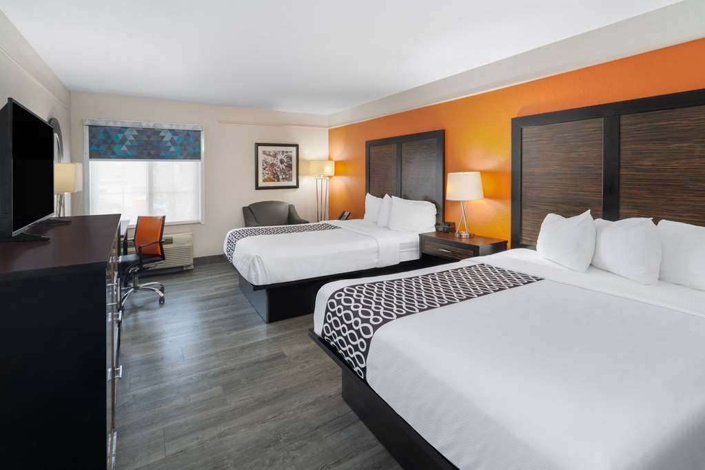 La Quinta Inn & Suites by Wyndham Prattville - photo 33