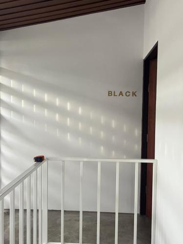 Mr Black & Ms White Self Check in accommodation
