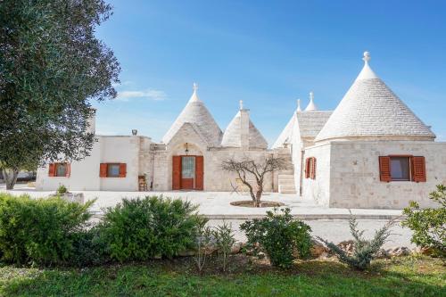 GuestHost I Trulli di Paolo — 4-Star Luxury Hotel in Martina Franca, Italy