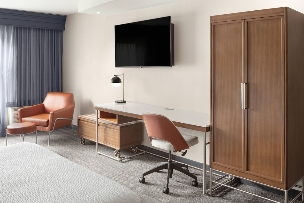Courtyard by Marriott Portland Airport - photo 12