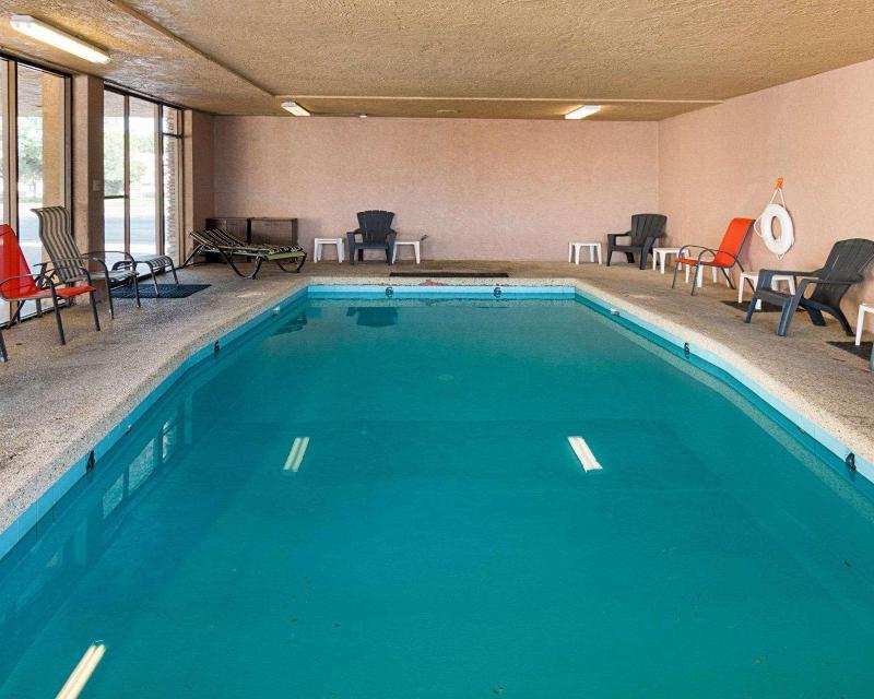 Econo Lodge San Angelo - photo 14