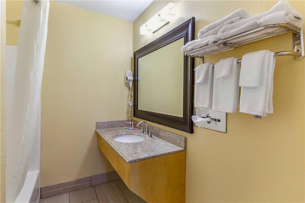 Econo Lodge Clovis - photo 16