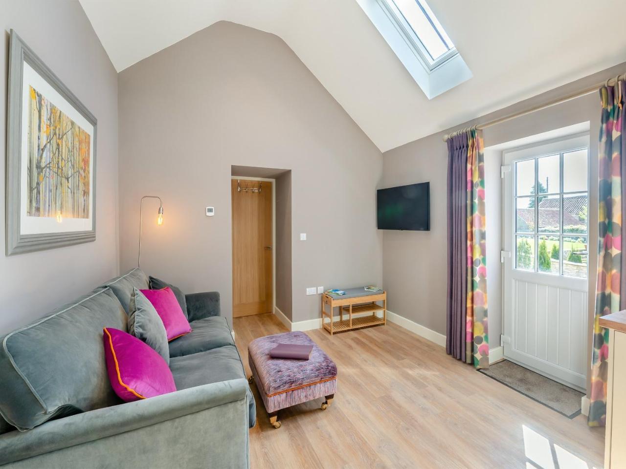 Ling At Holly House Uk44468