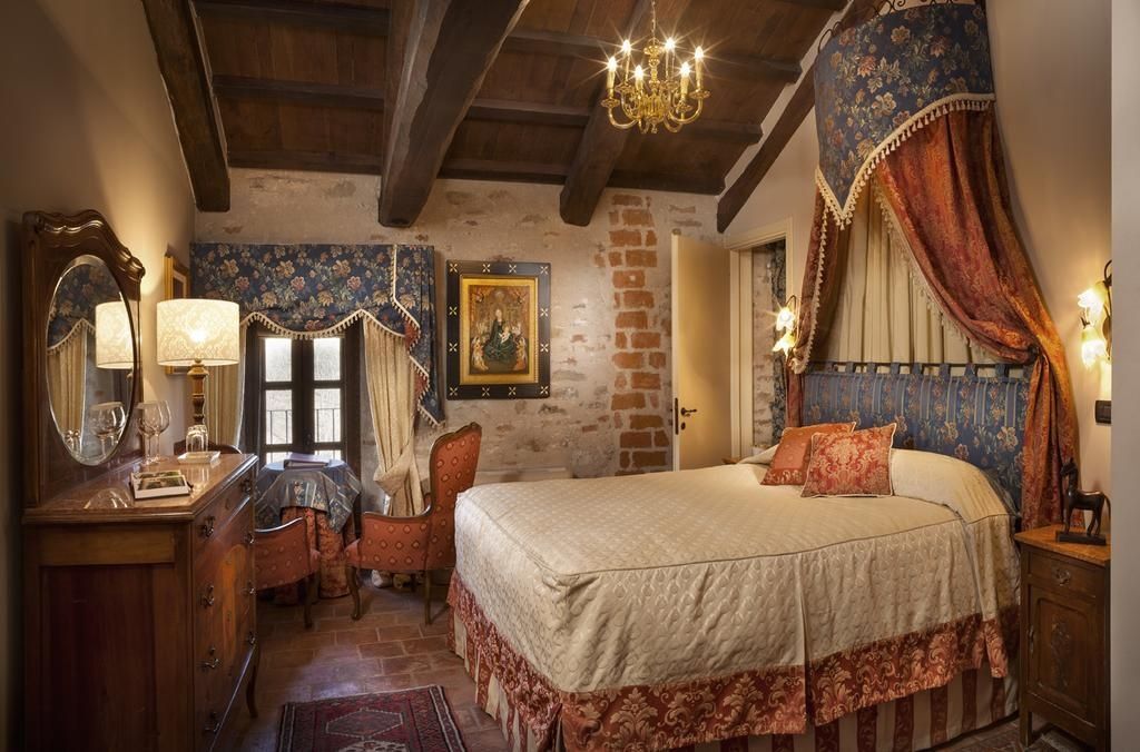 Hotel Castello di Sinio - carbon neutral hotel in Sinio