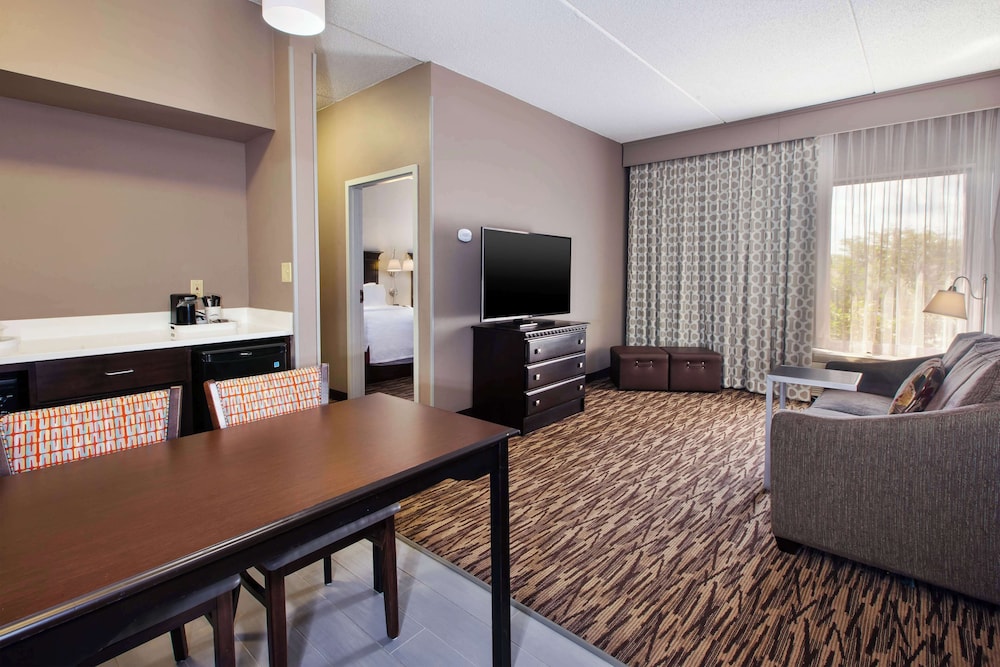 Hampton Inn & Suites Cleveland Airport Middleburg Heights - photo 32