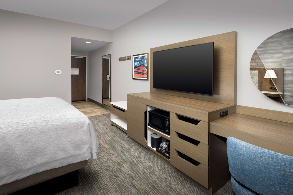 Hampton Inn Boston Logan Airport Chelsea - photo 9