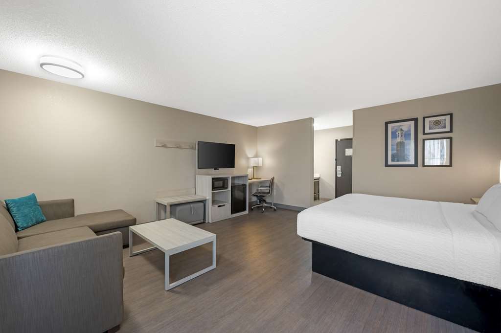 Best Western Plus Lafayette Hotel University Area - photo 22