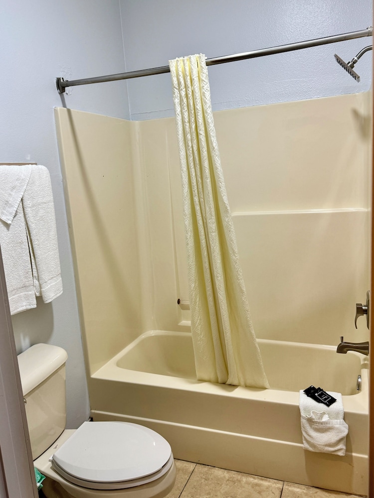 Texas Inn and Suites City Center at University Dr. - photo 25