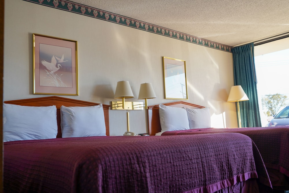Sunset Inn Clarksville - photo 17