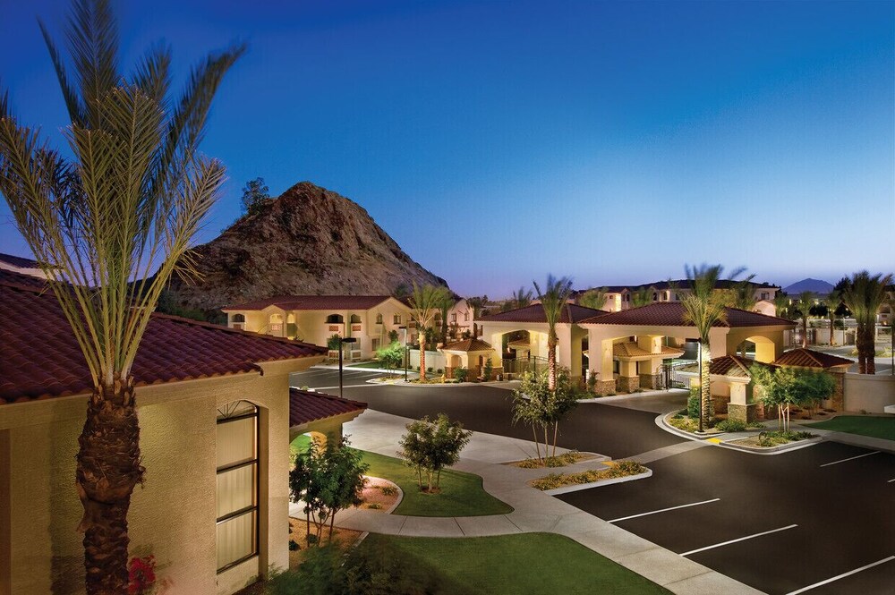 Domio Tempe Hip 2BR Balcony - carbon neutral hotel in Tempe
