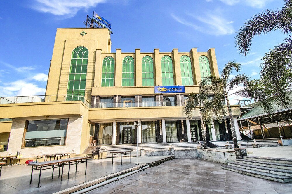 Vatika Hotel & Banquets - carbon neutral hotel in Bhiwandi