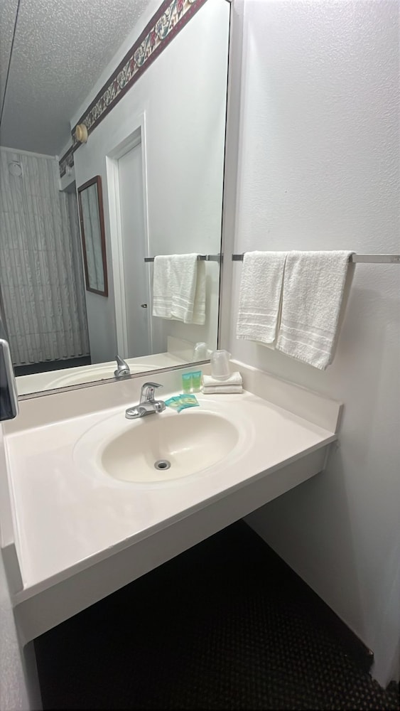 Smartwood Inn - photo 37