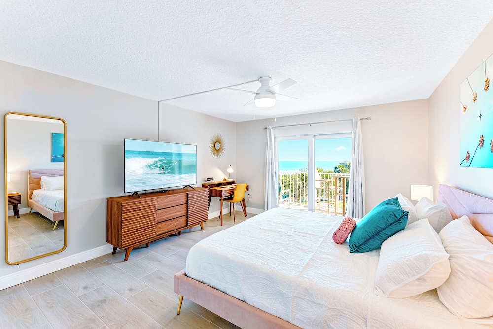 Cocoa Beach Towers by Happy Palm Stays - photo 37