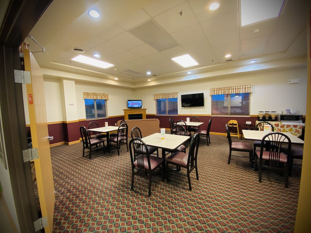 Herington Inn & Suites - photo 25
