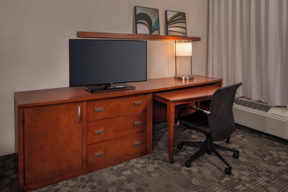 Courtyard by Marriott Dulles Town Center - photo 9