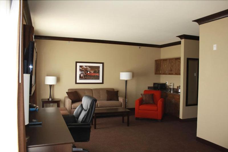 Parkwood Inn & Suites - photo 18