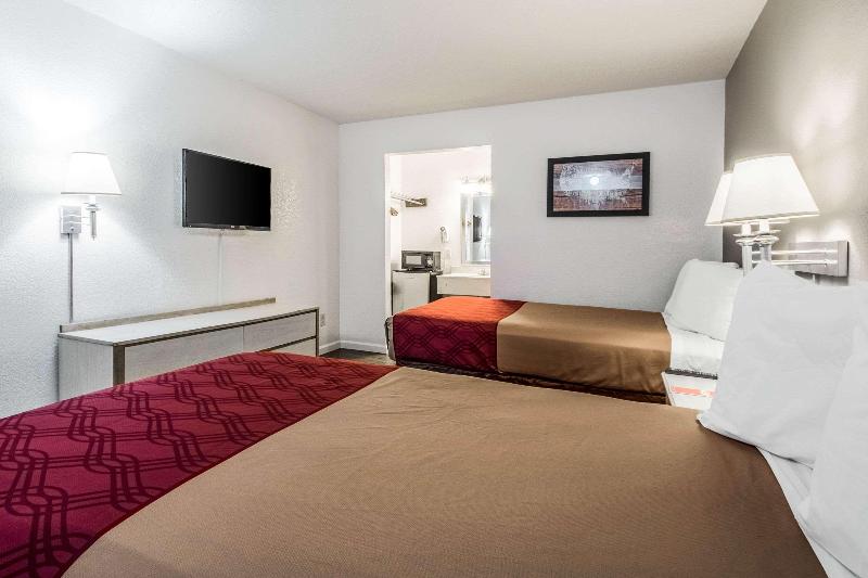 Econo Lodge Airport I 35 North - photo 18