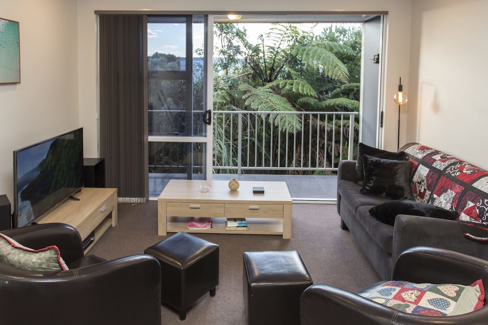 The Strandon loft style central apartment — 4-Star Luxury Hotel in New Plymouth, New Zealand