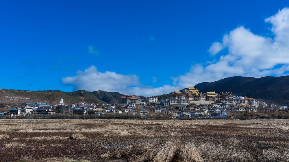 Fanjing Cailianju Tibetan style Hotel in Shangri-La, People's Republic of China
