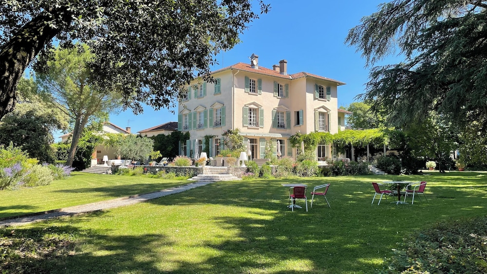Guest Room Le Parc — Labruguiere