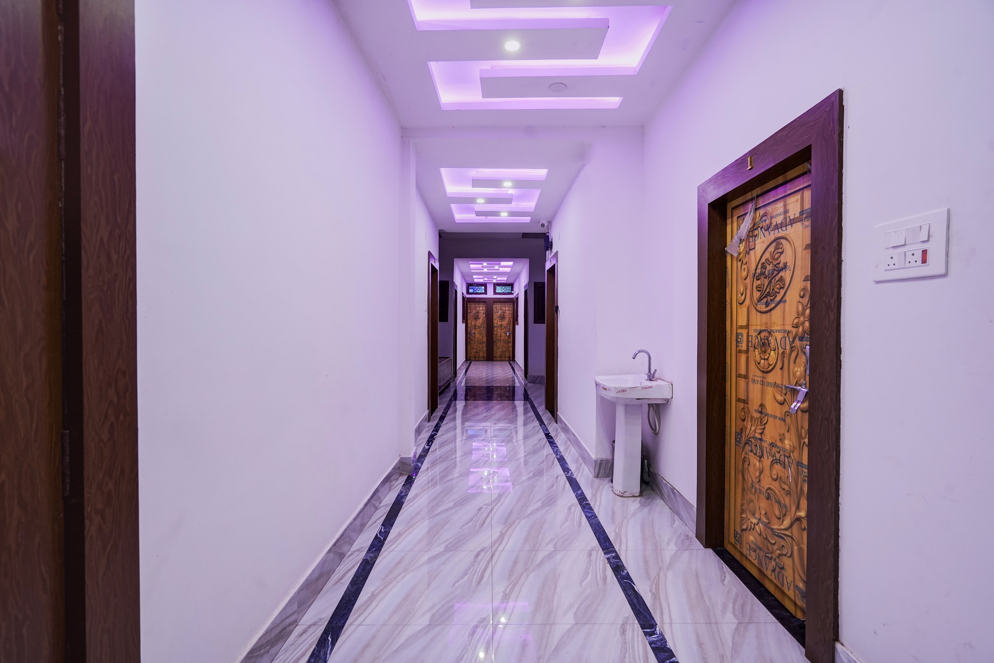 Hotel O JS Palace — hotel near Gorakhpur Airport