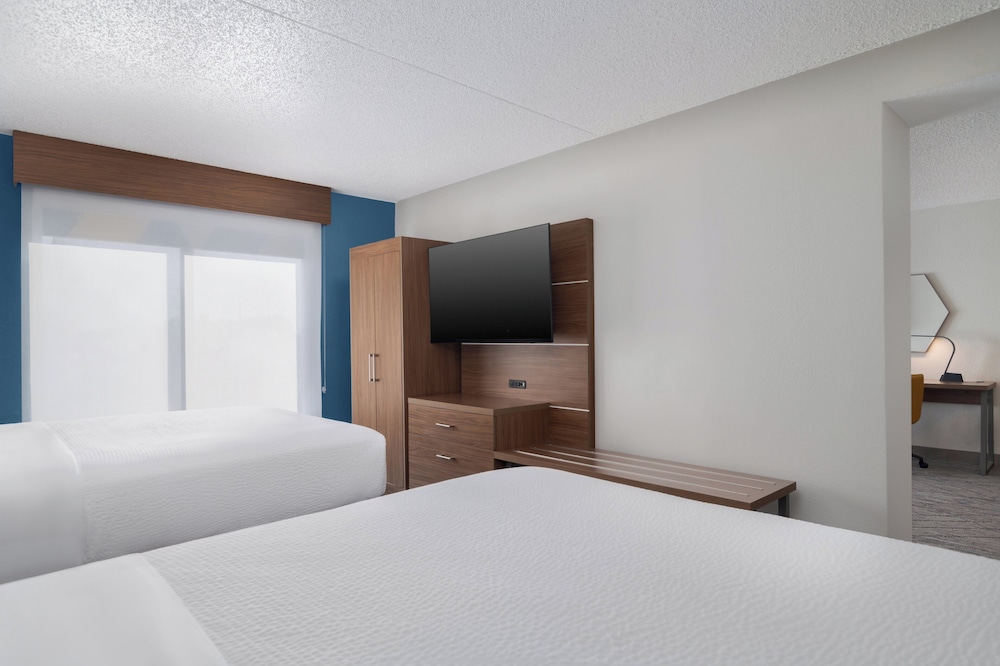 Holiday Inn Express Hotel & Suites Bentonville by IHG - photo 20