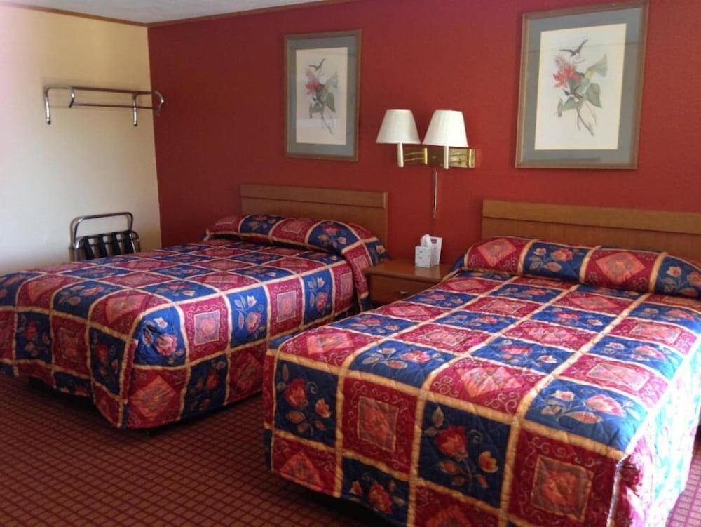 DeQueen Courtyard Inn - photo 17