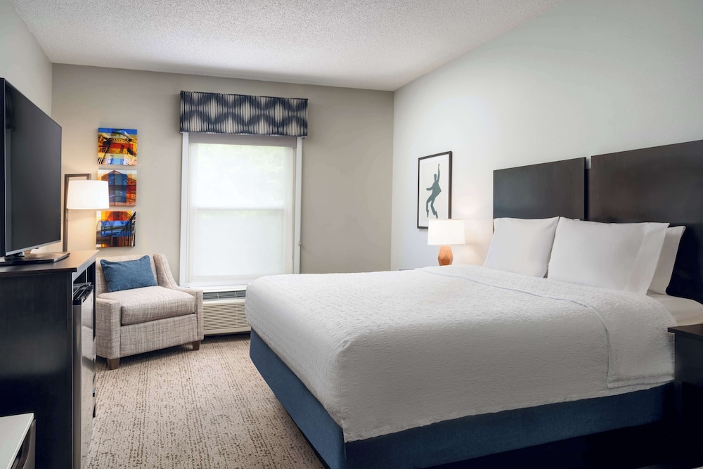 Hampton Inn & Suites Memphis East Germantown Area - photo 12