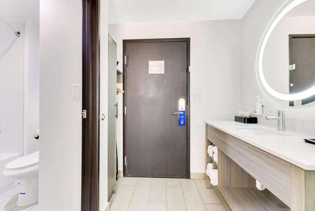 La Quinta Inn & Suites by Wyndham Jacksonville Mandarin - photo 39