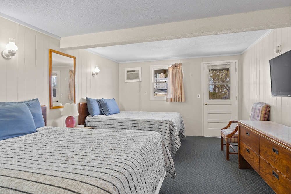 Beach Motel & Suites - photo 10