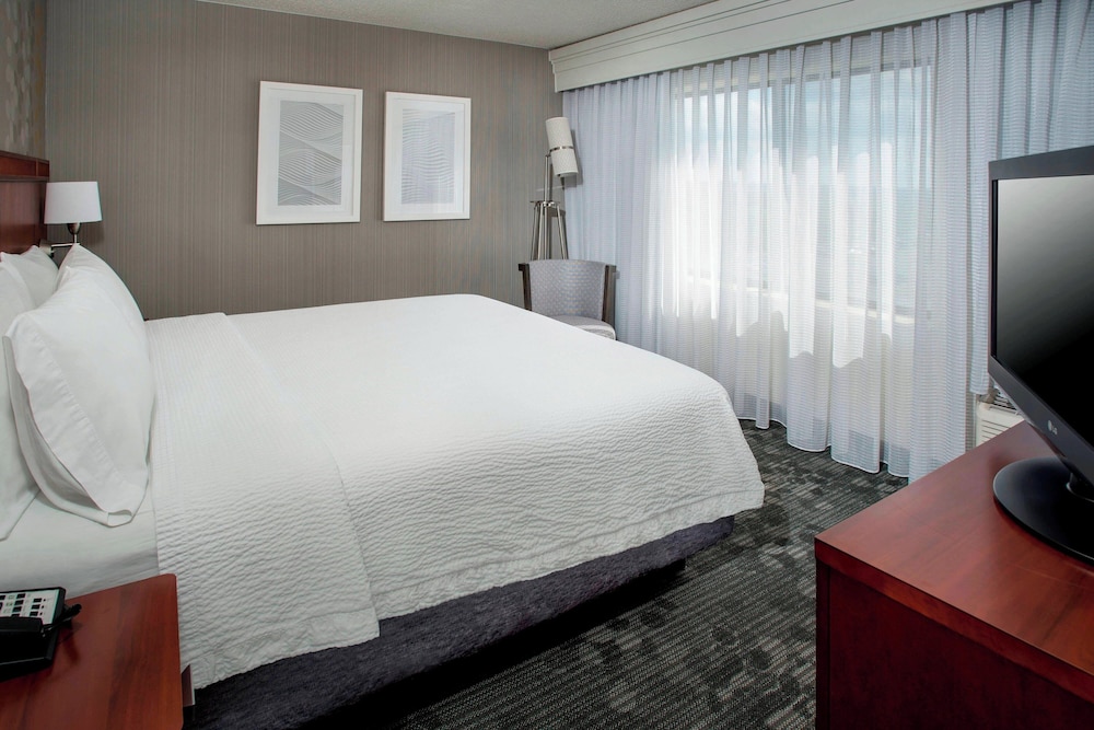 Courtyard by Marriott Philadelphia Plymouth Meeting - photo 14